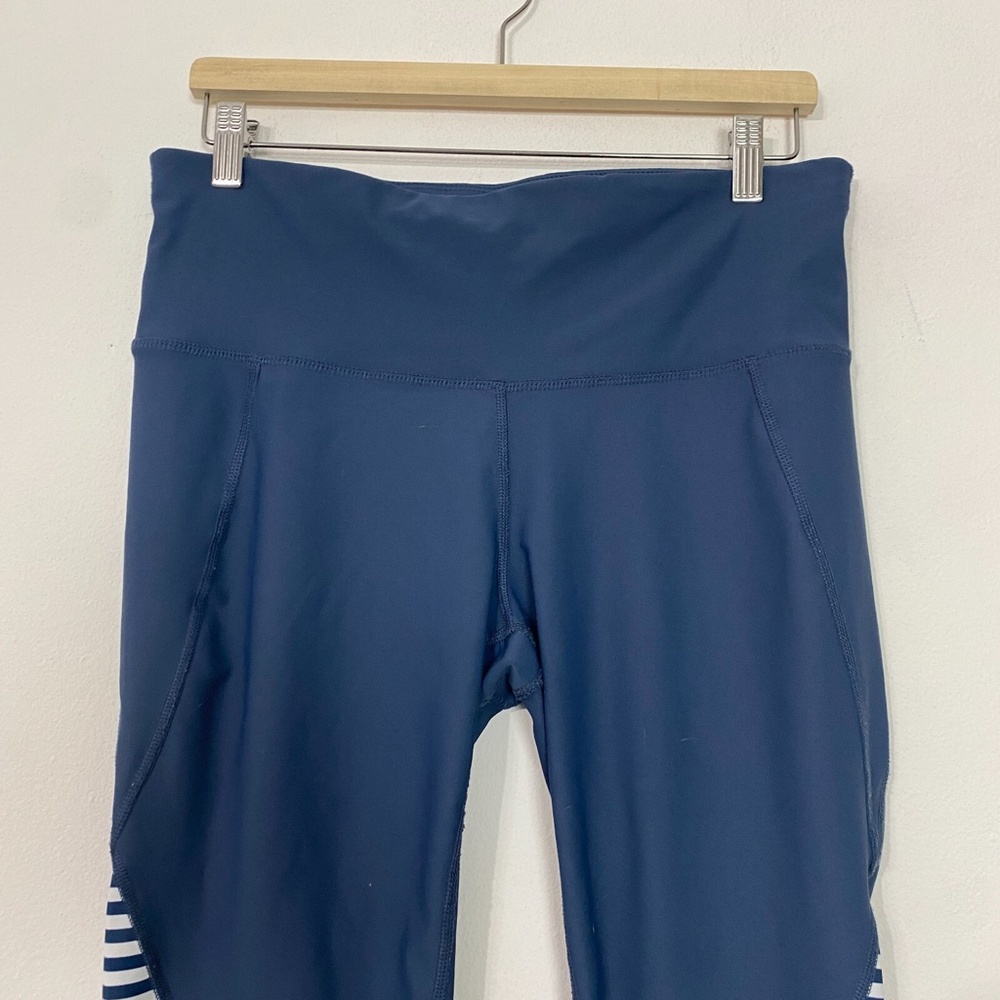 Xersion Women's Fitted Capri Legging Size Large Slate Blue & White Striped - Picture 3 of 7